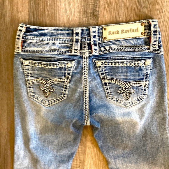 Rock Revival Capri Jeans - Picture 6 of 8